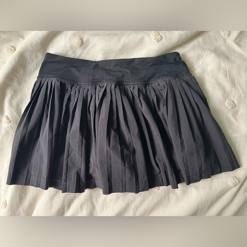 Lululemon black pleated skirt size 4